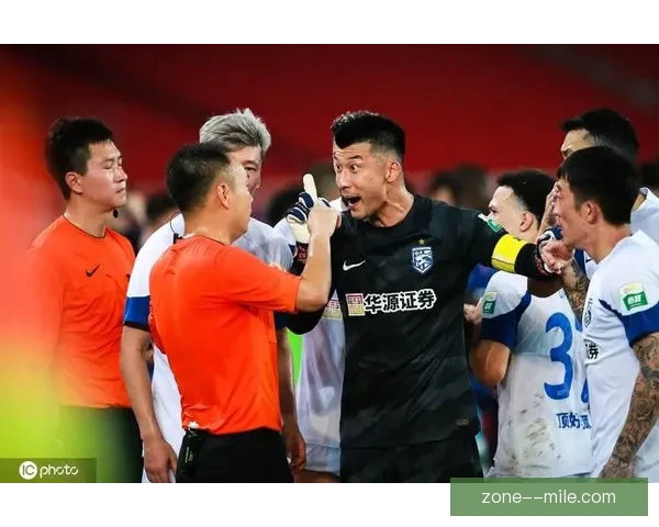 姜至鹏在武汉三镇左路持续展现精准传中与出色助攻能力